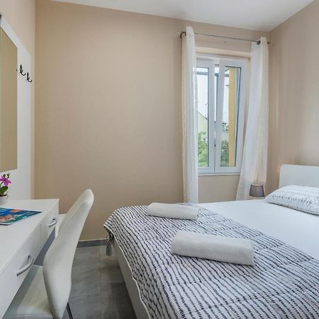 Roberto Rooms Porec Exterior photo