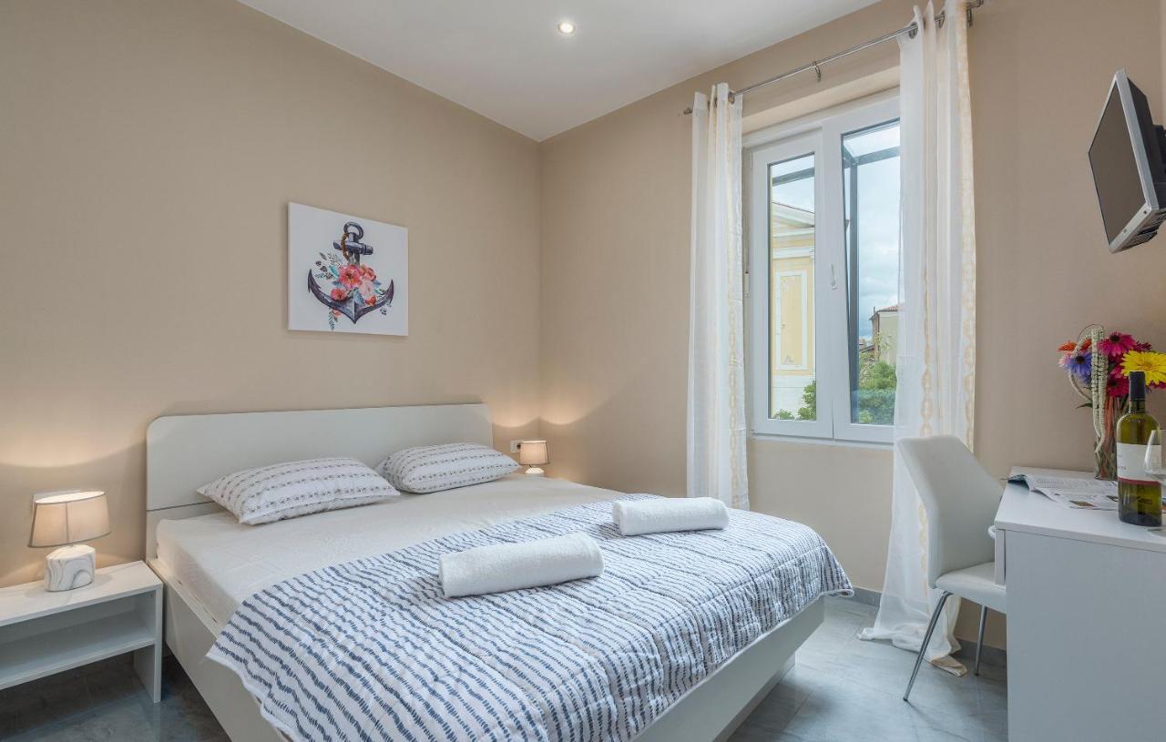 Roberto Rooms Porec Exterior photo