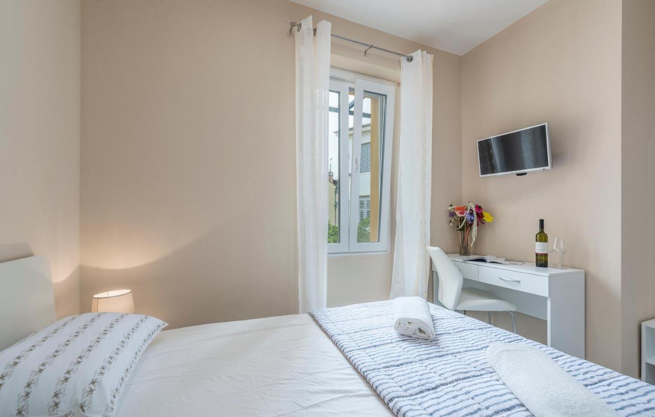 Roberto Rooms Porec Exterior photo