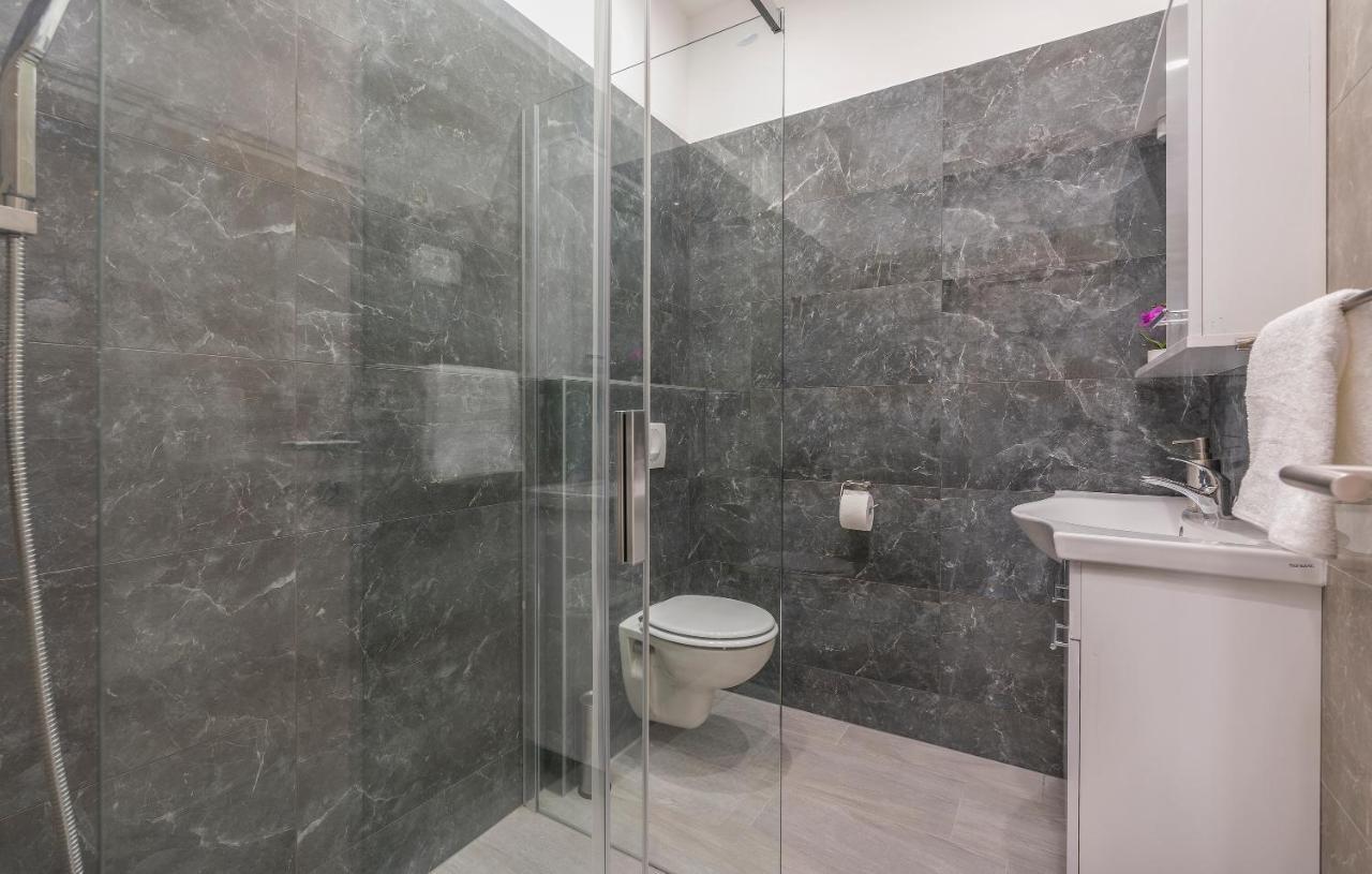 Roberto Rooms Porec Exterior photo